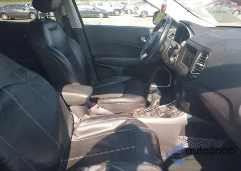 2018 Jeep Compass Latitude 4X4 from USA, damaged, VIN 3C4NJDBB9JT103883